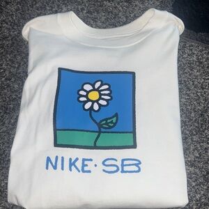 Men’s nike sb White Graphic T-Shirt